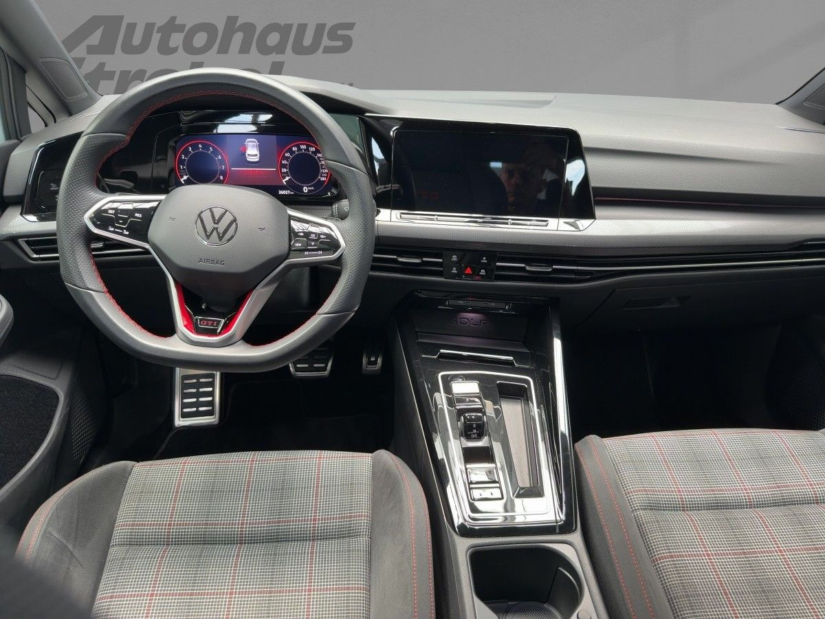 Golf VIII GTI 2.0 TSI DSG LED-Plus Climatronic Einparkh. Lane-Ass. DAB+ Bluet.