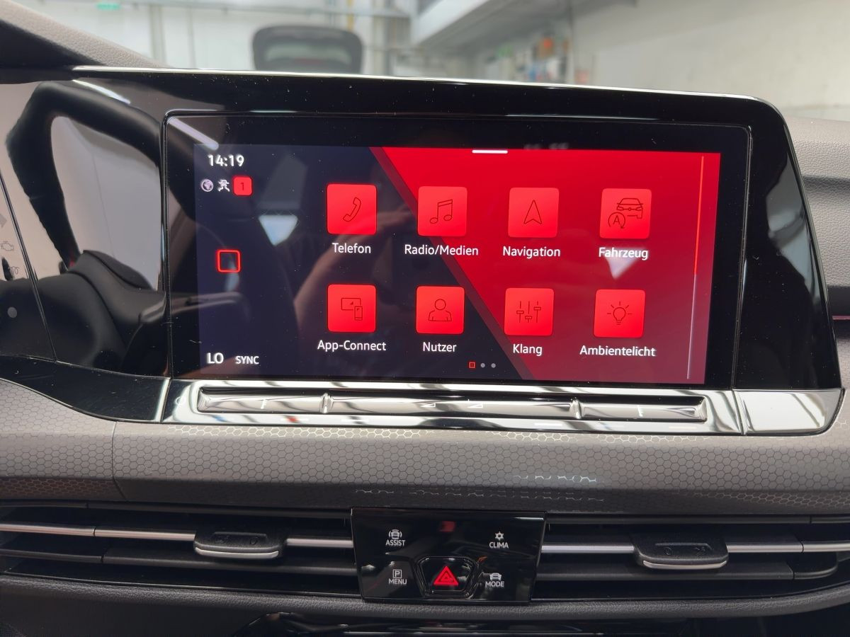 Golf VIII GTI 2.0 TSI DSG LED-Plus Climatronic Einparkh. Lane-Ass. DAB+ Bluet.
