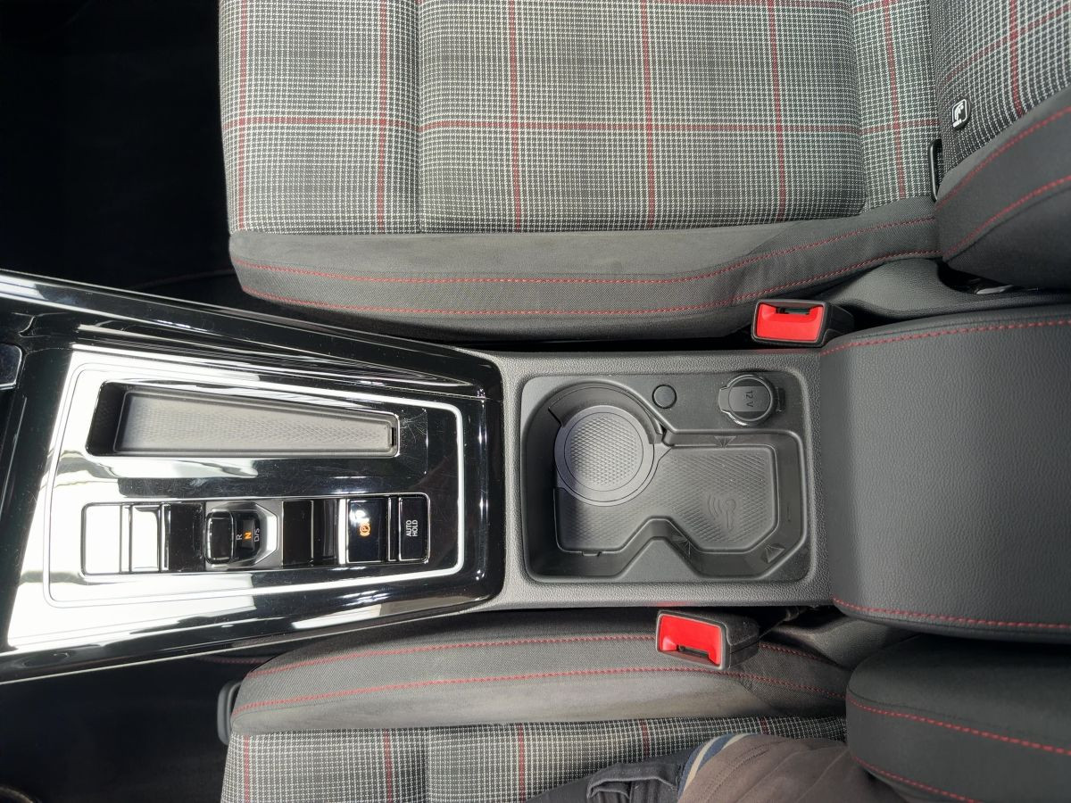 Golf VIII GTI 2.0 TSI DSG LED-Plus Climatronic Einparkh. Lane-Ass. DAB+ Bluet.