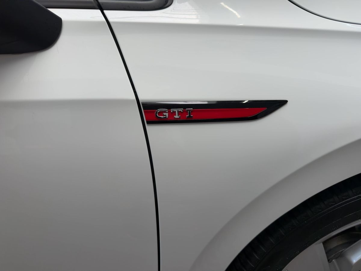 Golf VIII GTI 2.0 TSI DSG LED-Plus Climatronic Einparkh. Lane-Ass. DAB+ Bluet.