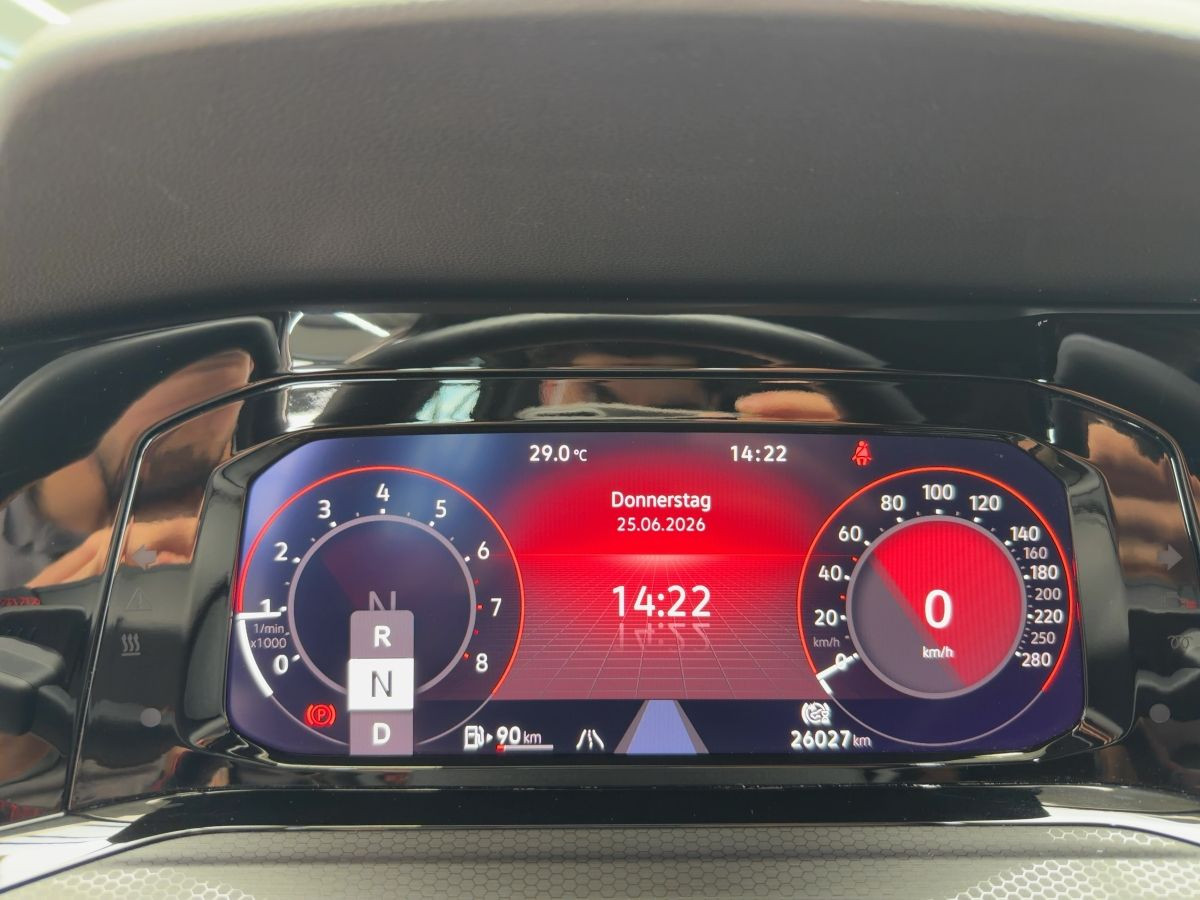 Golf VIII GTI 2.0 TSI DSG LED-Plus Climatronic Einparkh. Lane-Ass. DAB+ Bluet.