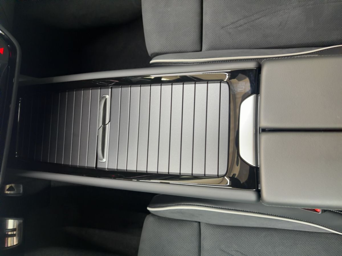 ID.7 Tourer Pro S 91 kWh ab 2,49% Wärmep. AHK Navi LED-Matrix Arew View