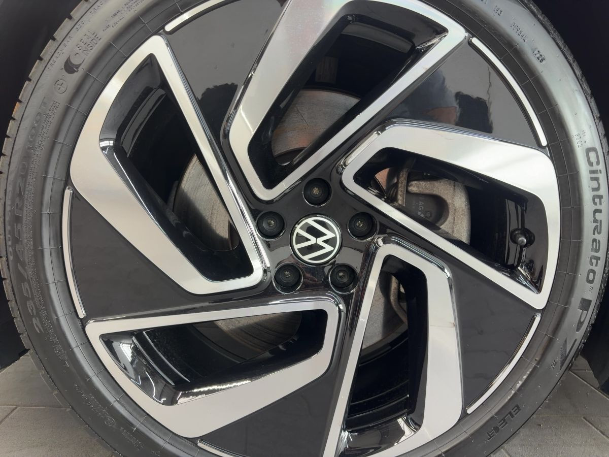 ID.7 Tourer Pro S 91 kWh ab 2,49% Wärmep. AHK Navi LED-Matrix Arew View