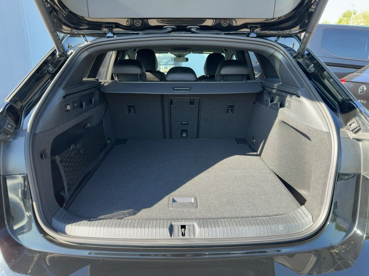 ID.7 Tourer Pro S 91 kWh ab 2,49% Wärmep. AHK Navi LED-Matrix Area View