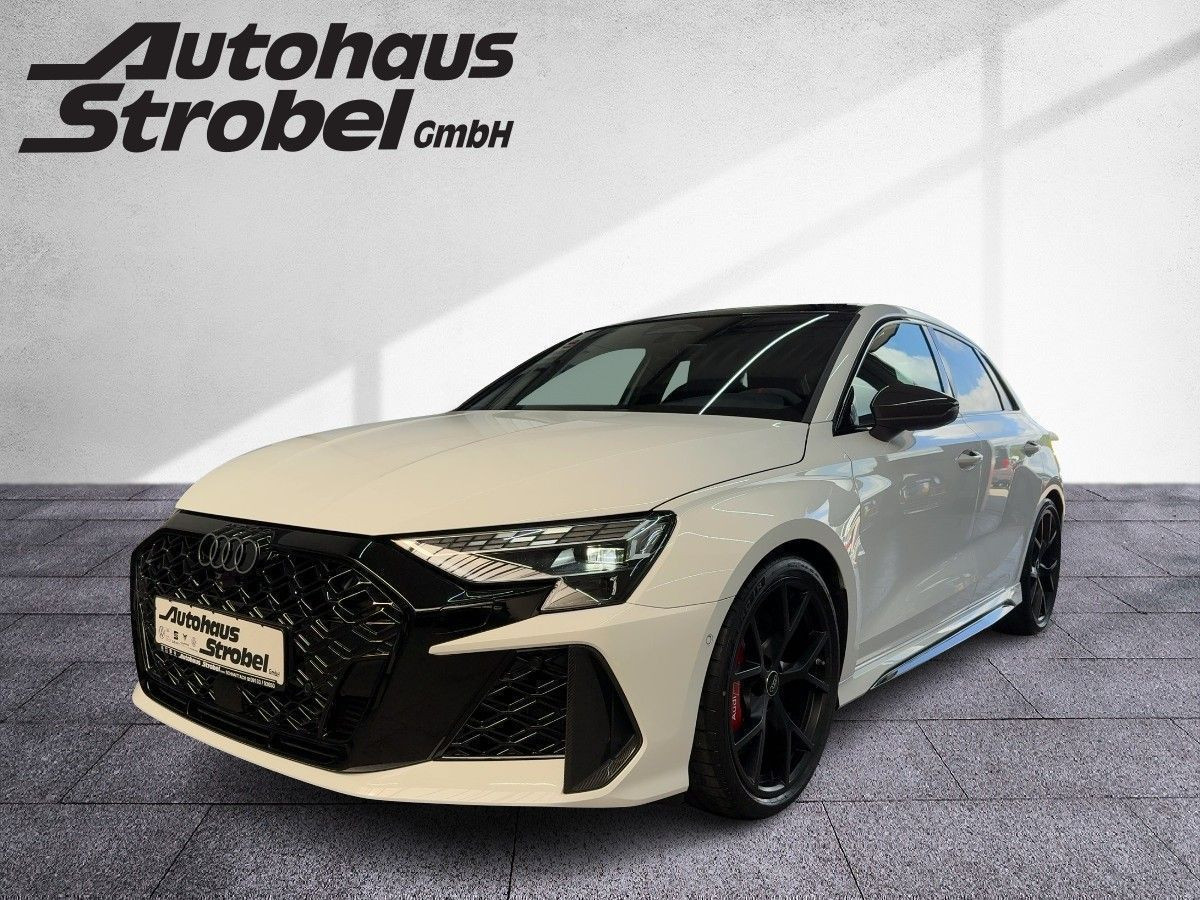 RS3 Sportback 2.5 TFSI DSG Quattro Keramik Navi Pano Leder LED-Matrix