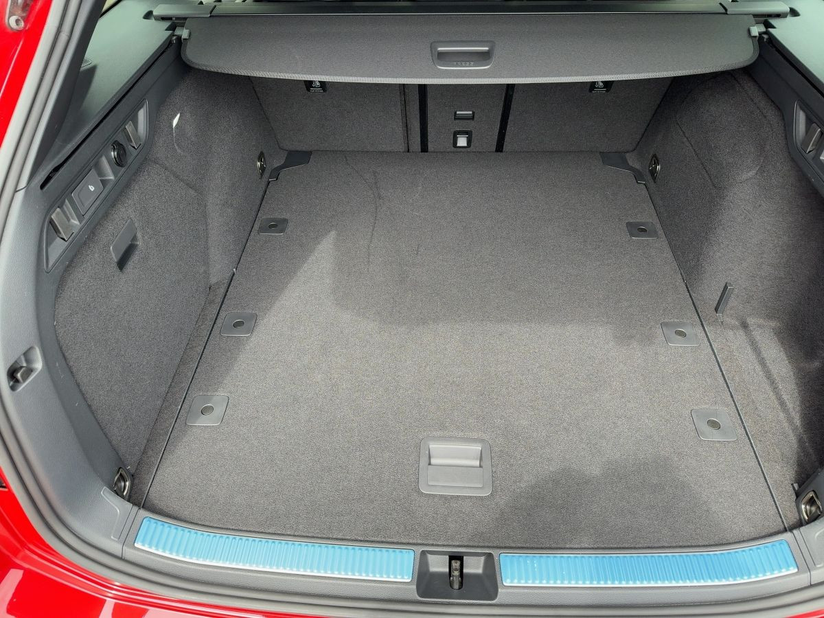 Passat Variant 2.0 TDI DSG R-Line ab 3,99% ACC AHK DCC Navi Standh. LED-Matrix Area View