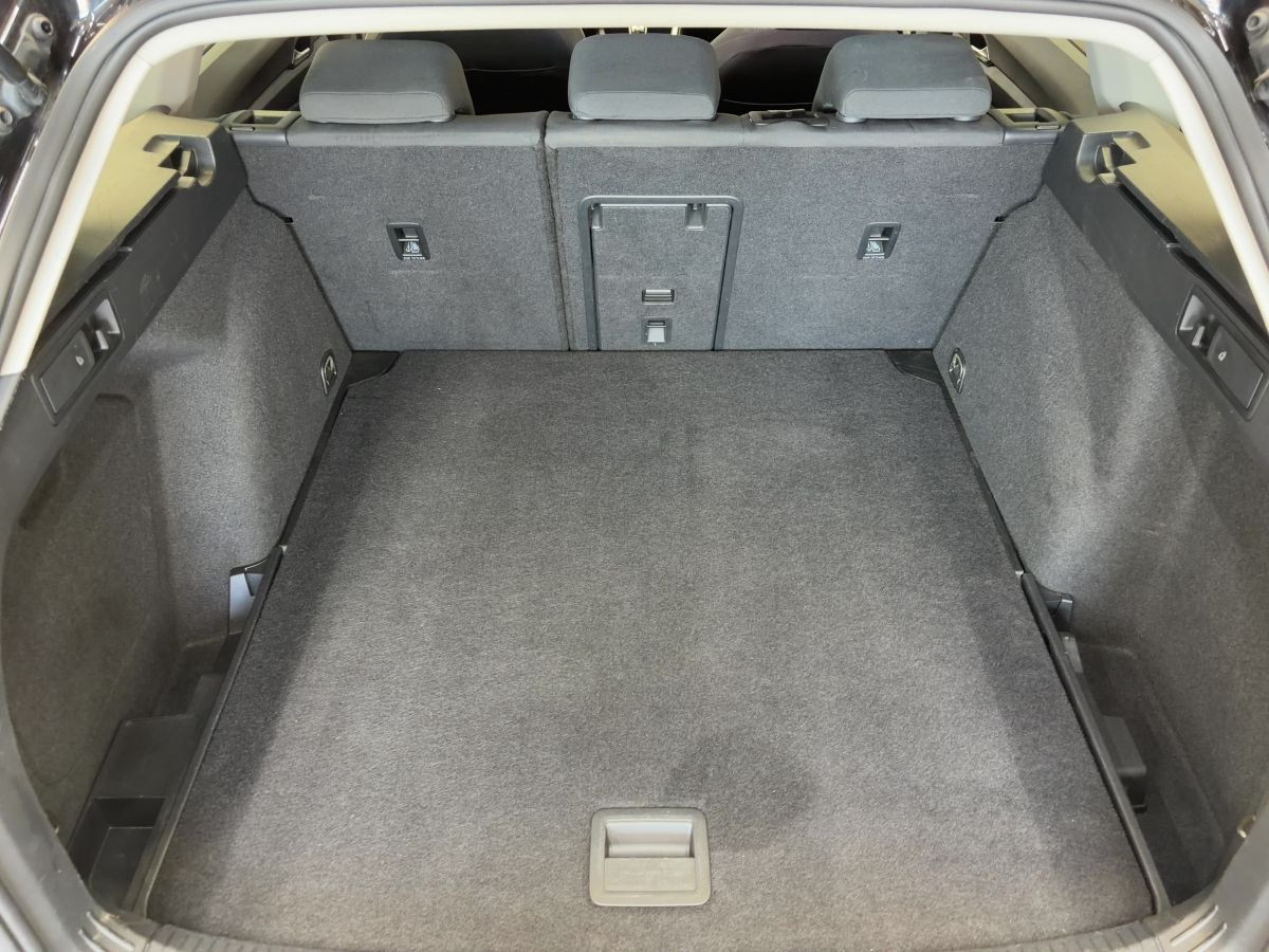 Golf VIII Variant 2.0 TDI Life Navi LED Lane Ass. Keyless Climatronic Bluet. Sitzh.