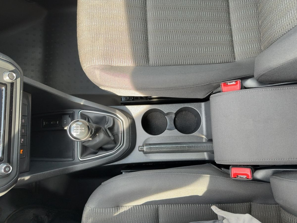 Caddy Kombi 2.0 TDI Comfortline Park-Ass. Sitzh. Climatronic Bluet. DAB+ Nebel