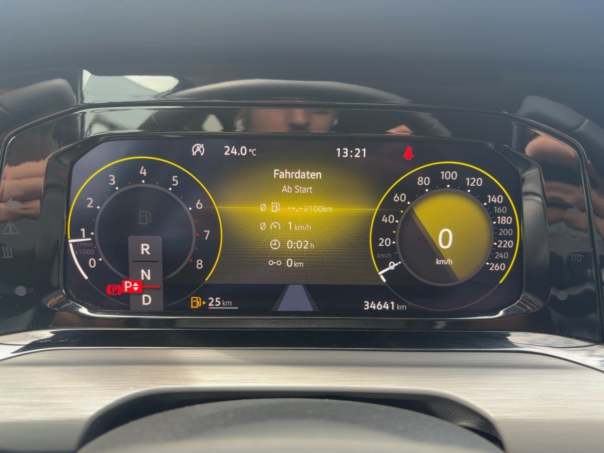 Golf VIII 2.0 TSI DSG 4M ACC LED-Plus Einparkh. Climatronic Lane-Ass. DAB+ Bluet.