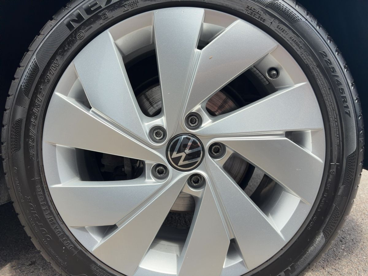Golf VIII 2.0 TSI DSG 4M ACC LED-Plus Einparkh. Climatronic Lane-Ass. DAB+ Bluet.