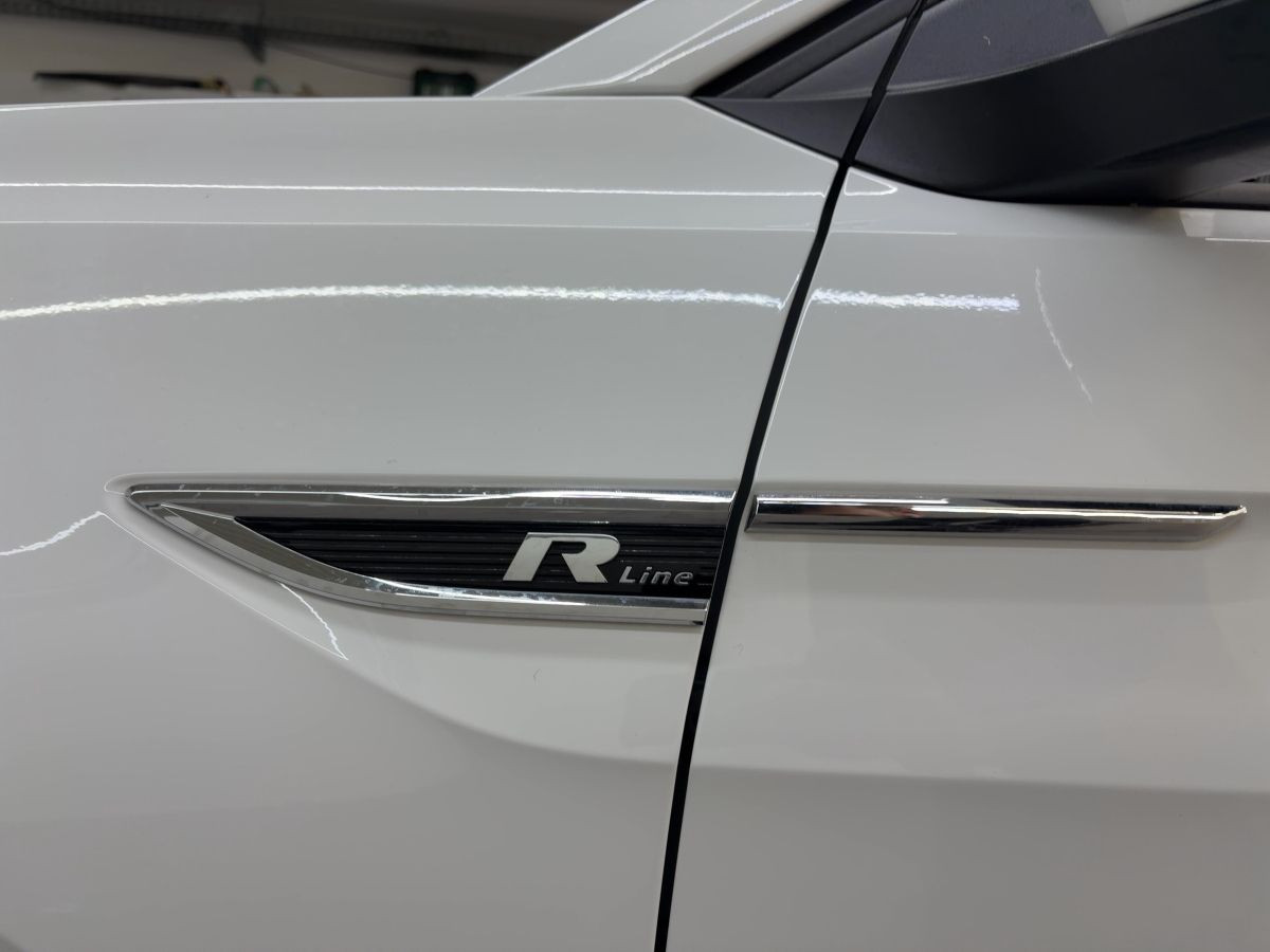 T-Cross 1.0 TSI DSG R-Line LED Navi Kamera Sitzh. Climatronic Lane-Ass. DAB+ Bluet