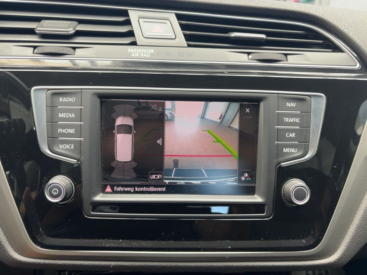 Touran 1.4 TSI DSG Comfortline AHK ACC Navi Kamera Sitzh. Climatronic DAB+ Bluet.