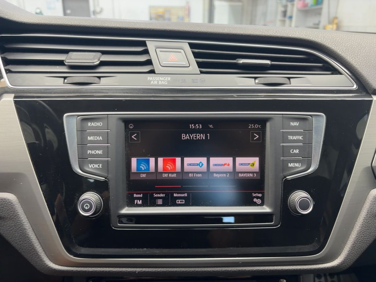 Touran 1.4 TSI DSG Comfortline AHK ACC Navi Kamera Sitzh. Climatronic DAB+ Bluet.
