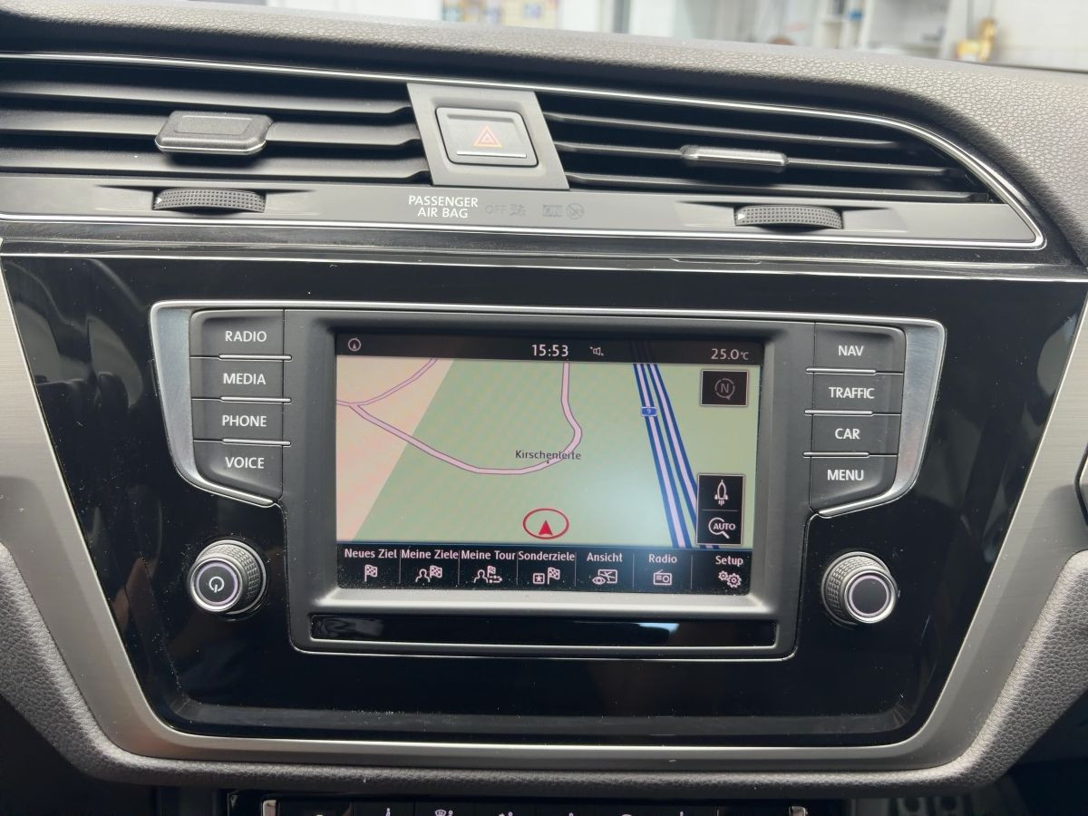 Touran 1.4 TSI DSG Comfortline AHK ACC Navi Kamera Sitzh. Climatronic DAB+ Bluet.