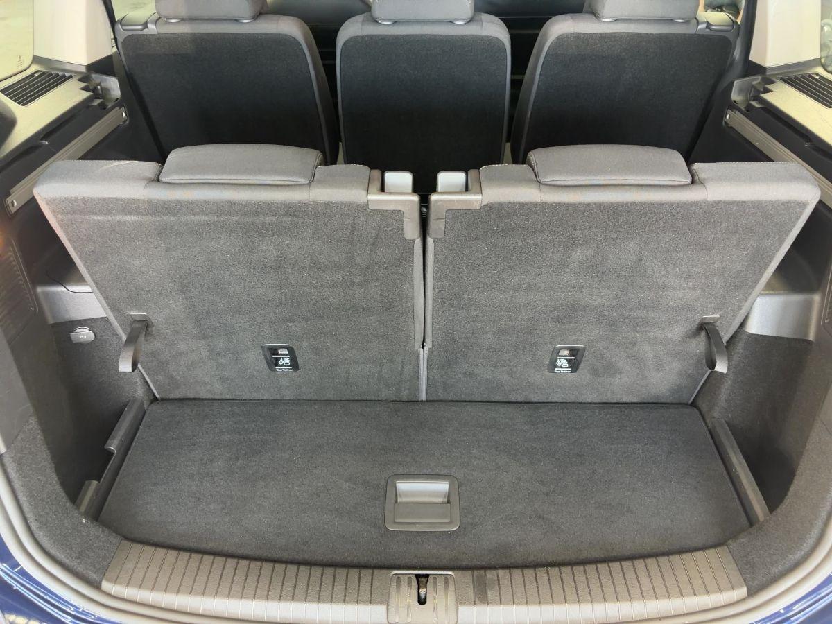 Touran 1.4 TSI DSG Comfortline AHK ACC Navi Kamera Sitzh. Climatronic DAB+ Bluet.