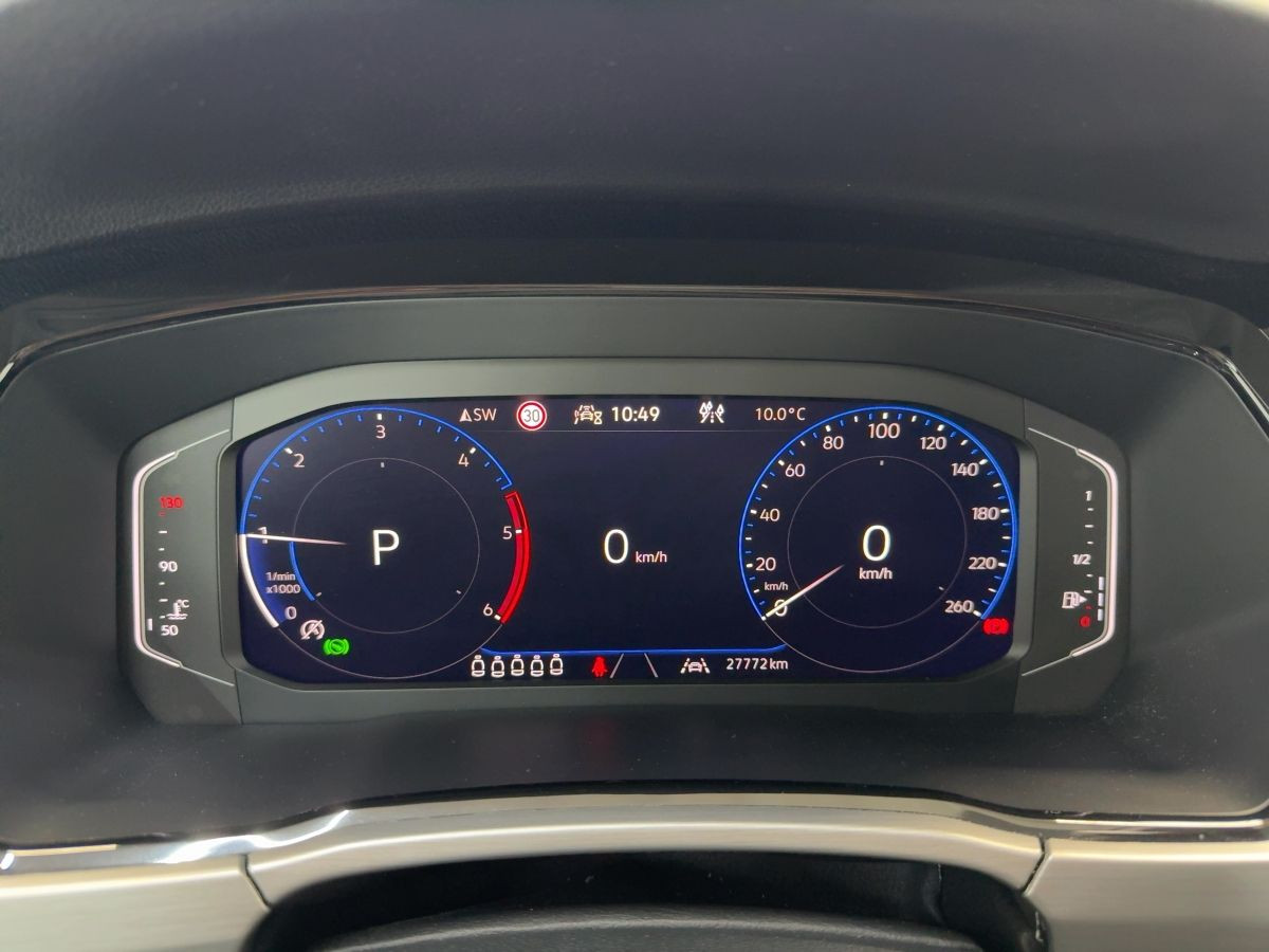 Touran 2.0 TDI DSG ACC DCC LED Navi Kamera Sitzh. Climatronic Lane-Ass. DAB+