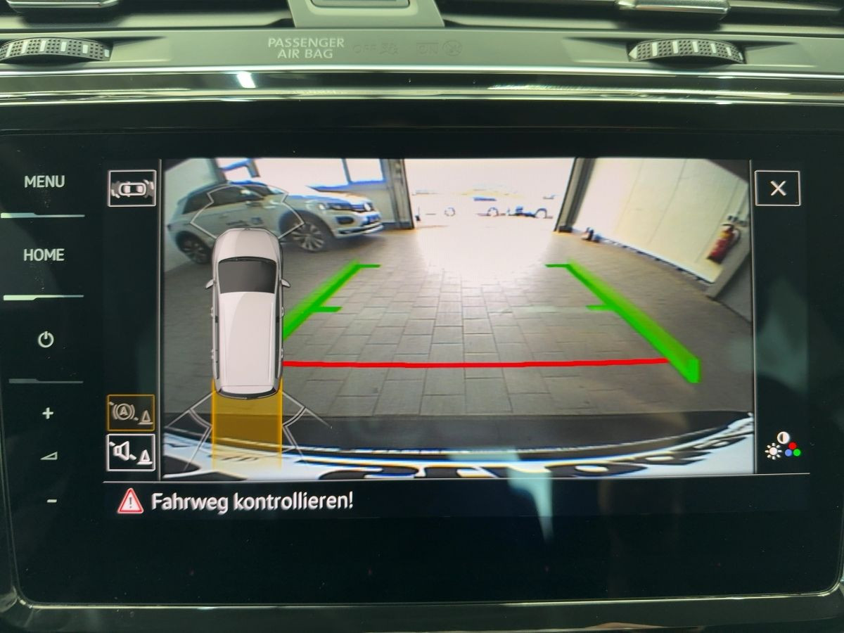 Touran 2.0 TDI DSG ACC DCC LED Navi Kamera Sitzh. Climatronic Lane-Ass. DAB+