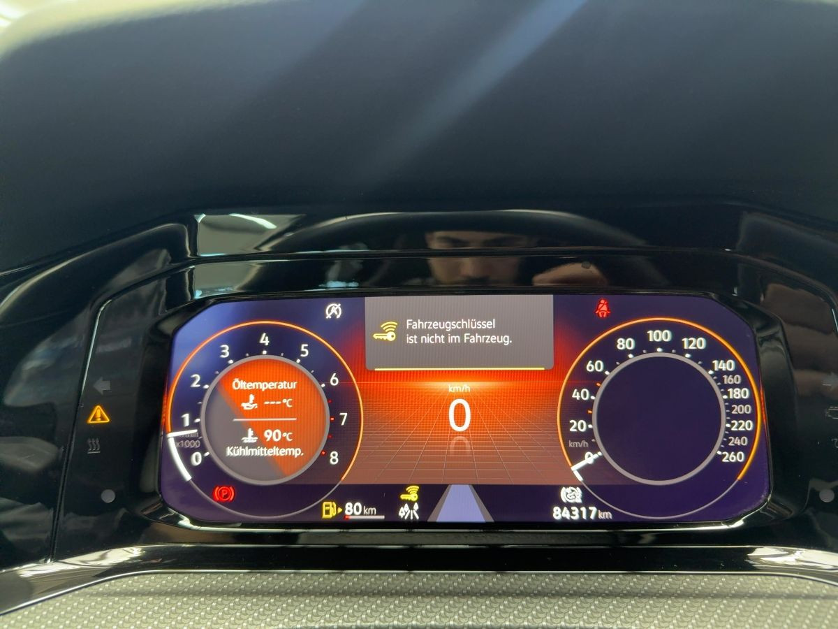 Golf VIII 1.5 TSI R-Line LED Einparkh. Climatronic Sitzh. Lane-Ass. DAB+ Bluet.