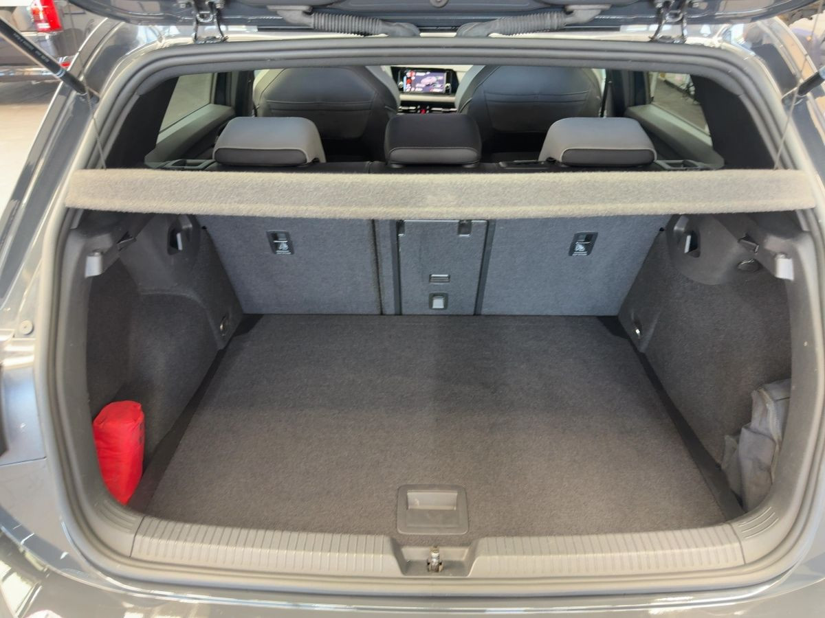 Golf VIII 1.5 TSI R-Line LED Einparkh. Climatronic Sitzh. Lane-Ass. DAB+ Bluet.