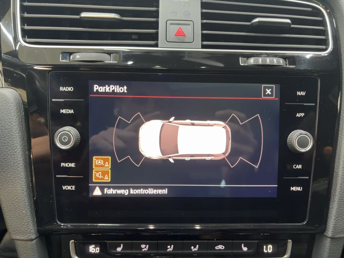 Golf VII GTI Performance 2.0 TSI AHK Navi LED Pano Standh. Keyless Bluet. Sitzh.