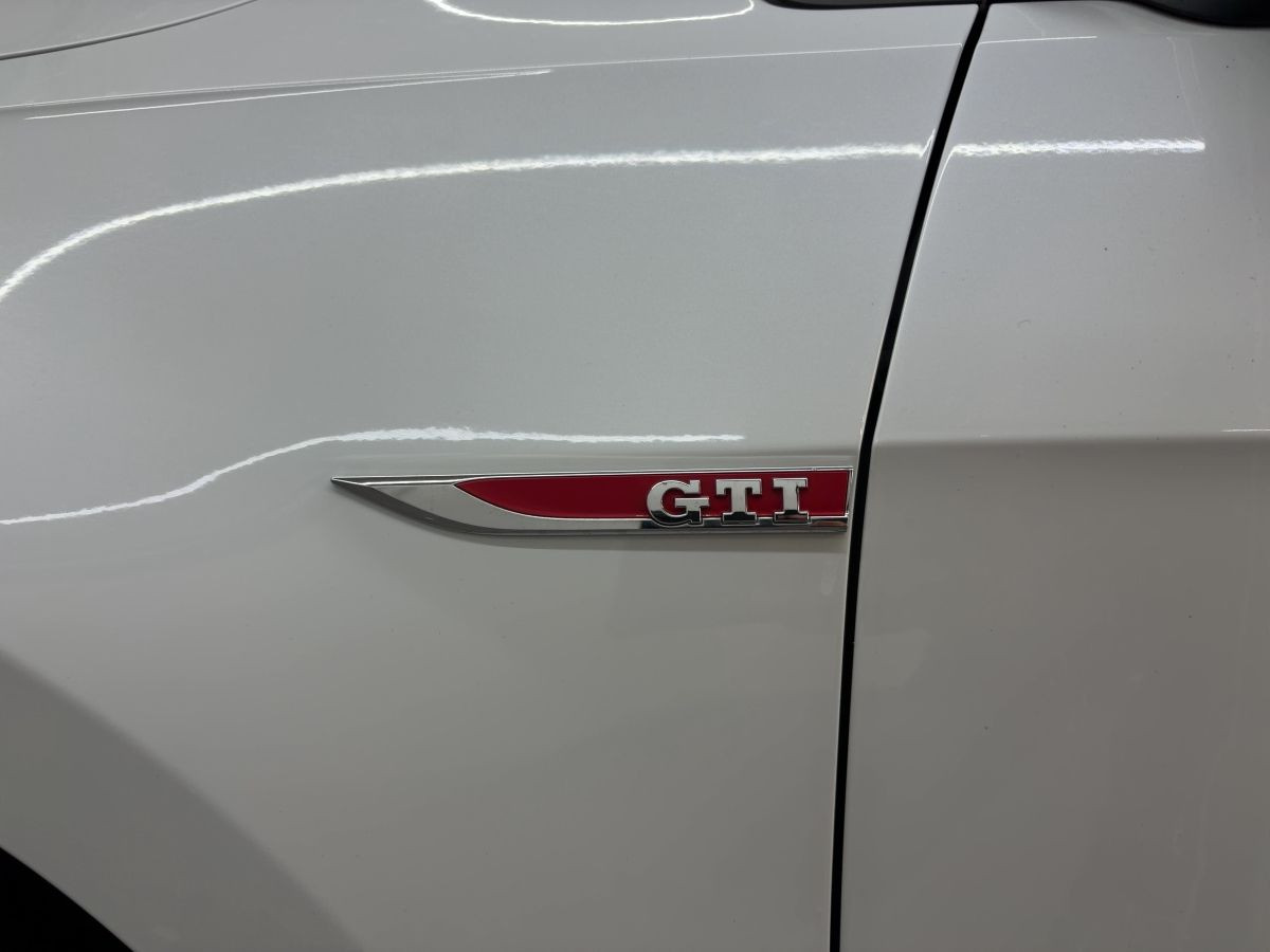 Golf VII GTI Performance 2.0 TSI AHK Navi LED Pano Standh. Keyless Bluet. Sitzh.