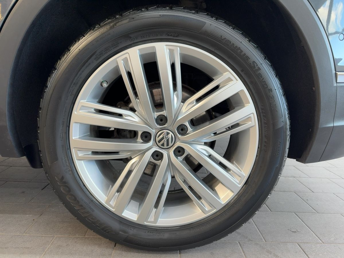 Tiguan 2.0 TDI DSG 4M Elegance AHK ACC Navi LED-Matrix Kamera
