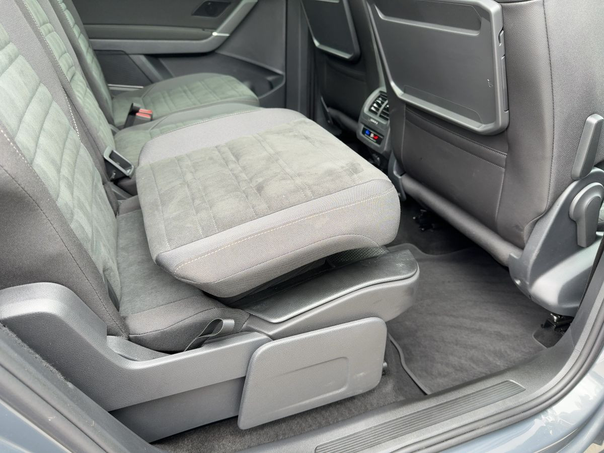 Touran 2.0 TDI DSG Highline 7-Sitze ab 2,49% AHK Navi LED Standh. Pano