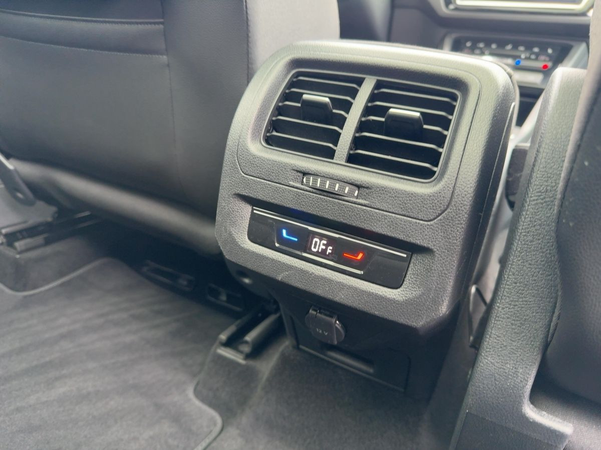 Touran 2.0 TDI DSG Highline 7-Sitze ab 2,49% AHK Navi LED Standh. Pano