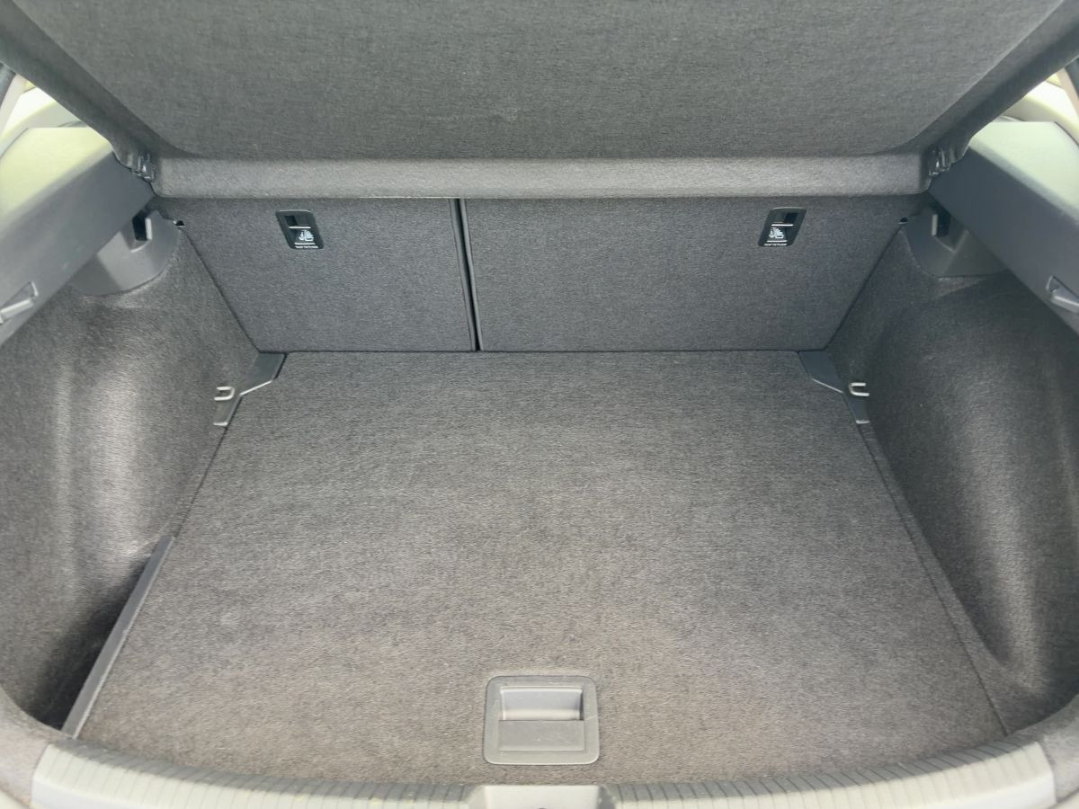 Taigo 1.5 TSI DSG Style Navi LED-Matri Kamera Lane Ass. Bluet. Sitzh.