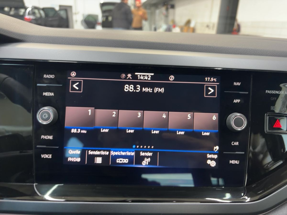 Polo 1.0 TSI DSG R-Line ACC Navi LED-Matrix Kamera Keyless Bluet. Sitzh.