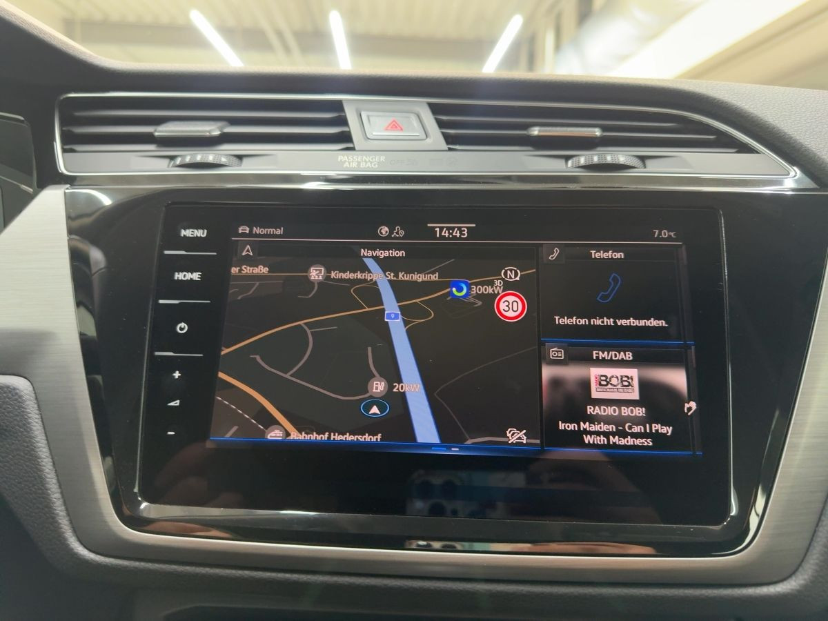 Touran 2.0 TDI DSG Comfortline 7-Sitze AHK ACC Navi Kamera Keyless Bluet. Sitzh.