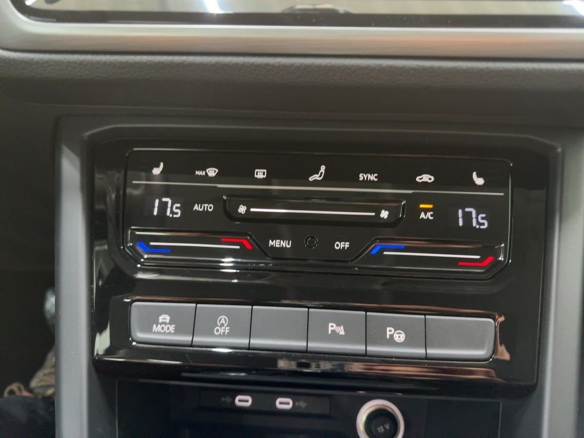Touran 2.0 TDI DSG Comfortline 7-Sitze AHK ACC Navi Kamera Keyless Bluet. Sitzh.