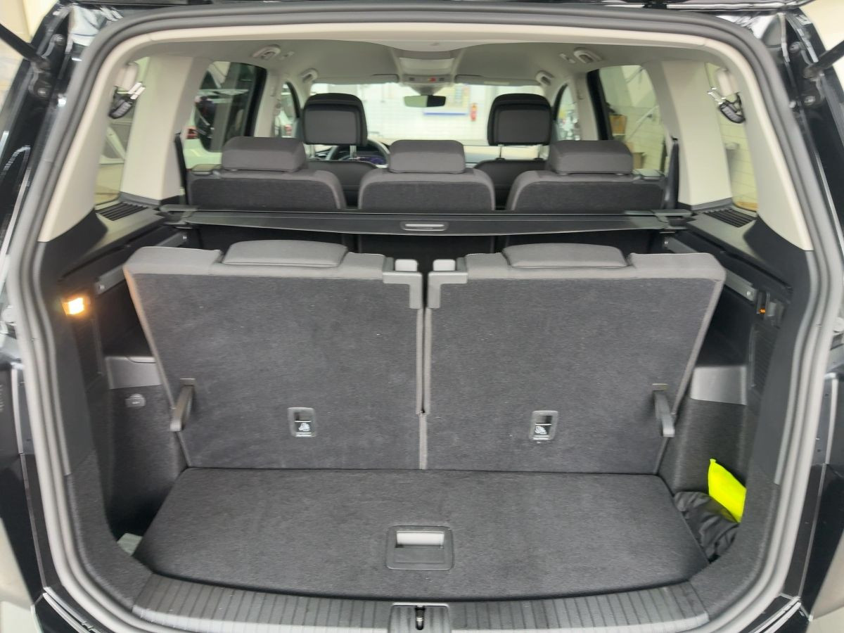 Touran 2.0 TDI DSG Comfortline 7-Sitze AHK ACC Navi Kamera Keyless Bluet. Sitzh.