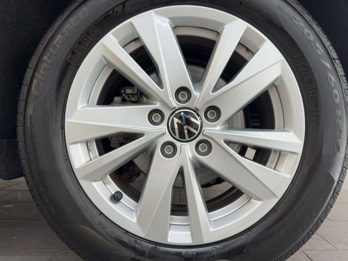 Touran 2.0 TDI DSG Comfortline 7-Sitze AHK ACC Navi Kamera Keyless Bluet. Sitzh.
