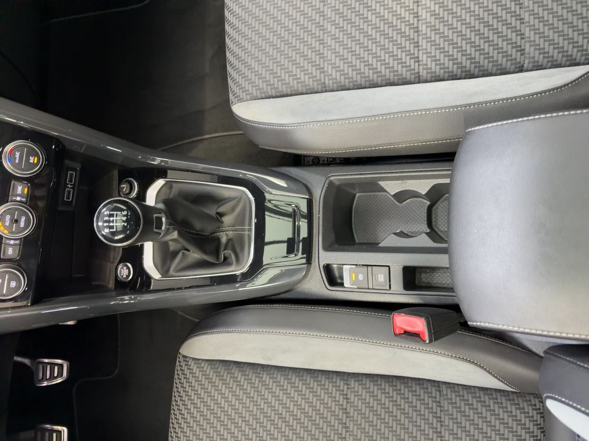 T-Roc 1.6 TDI Sport R-Line ACC DCC Navi LED Pano Kamera