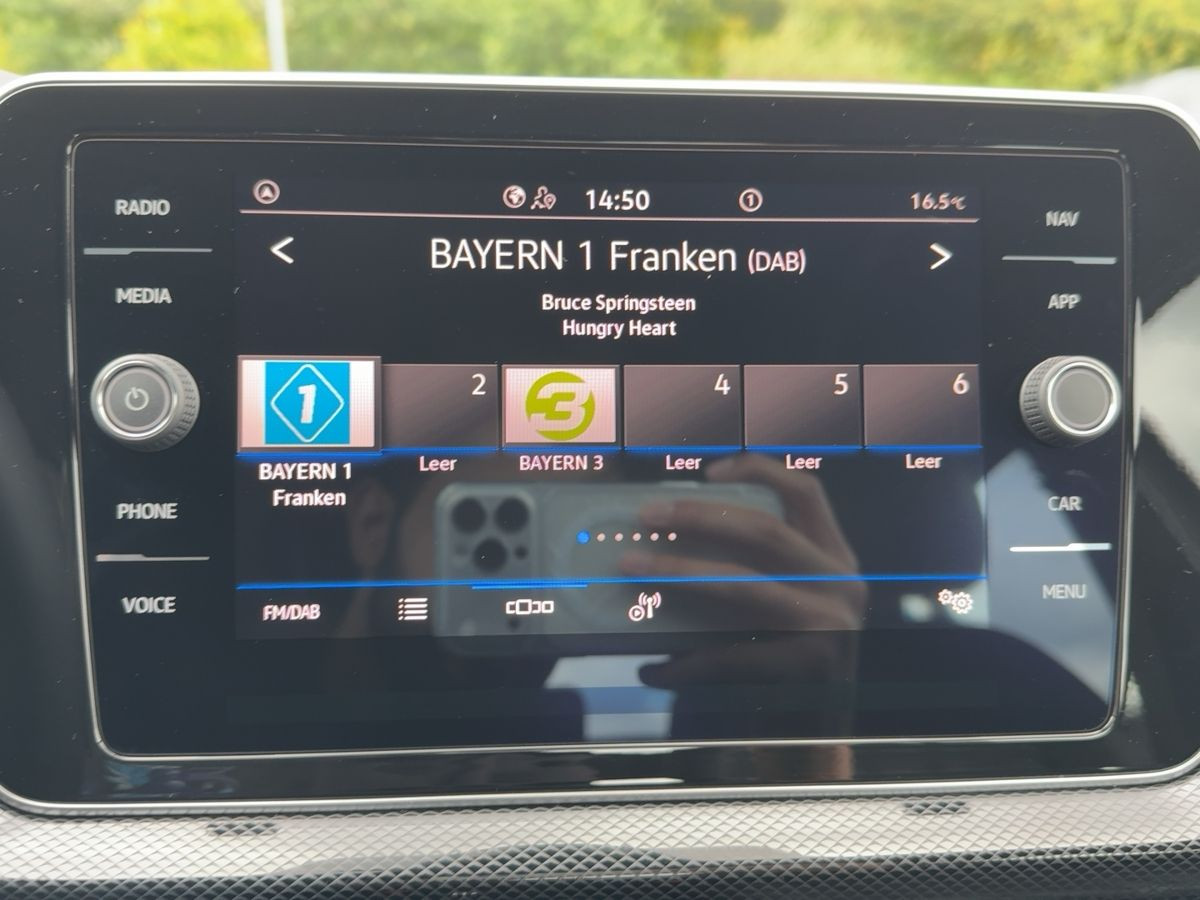 T-Cross 1.0 TSI DSG R-Line AHK LED-Matrix Kamera Sitzh. Climatronic Lane-Ass. DAB+