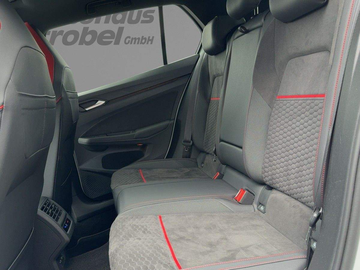 Golf VIII GTI Clubsport 2.0 TSI DSG ACC Navi LED-Matrix Pano Kamera Bluet. Sitzh.