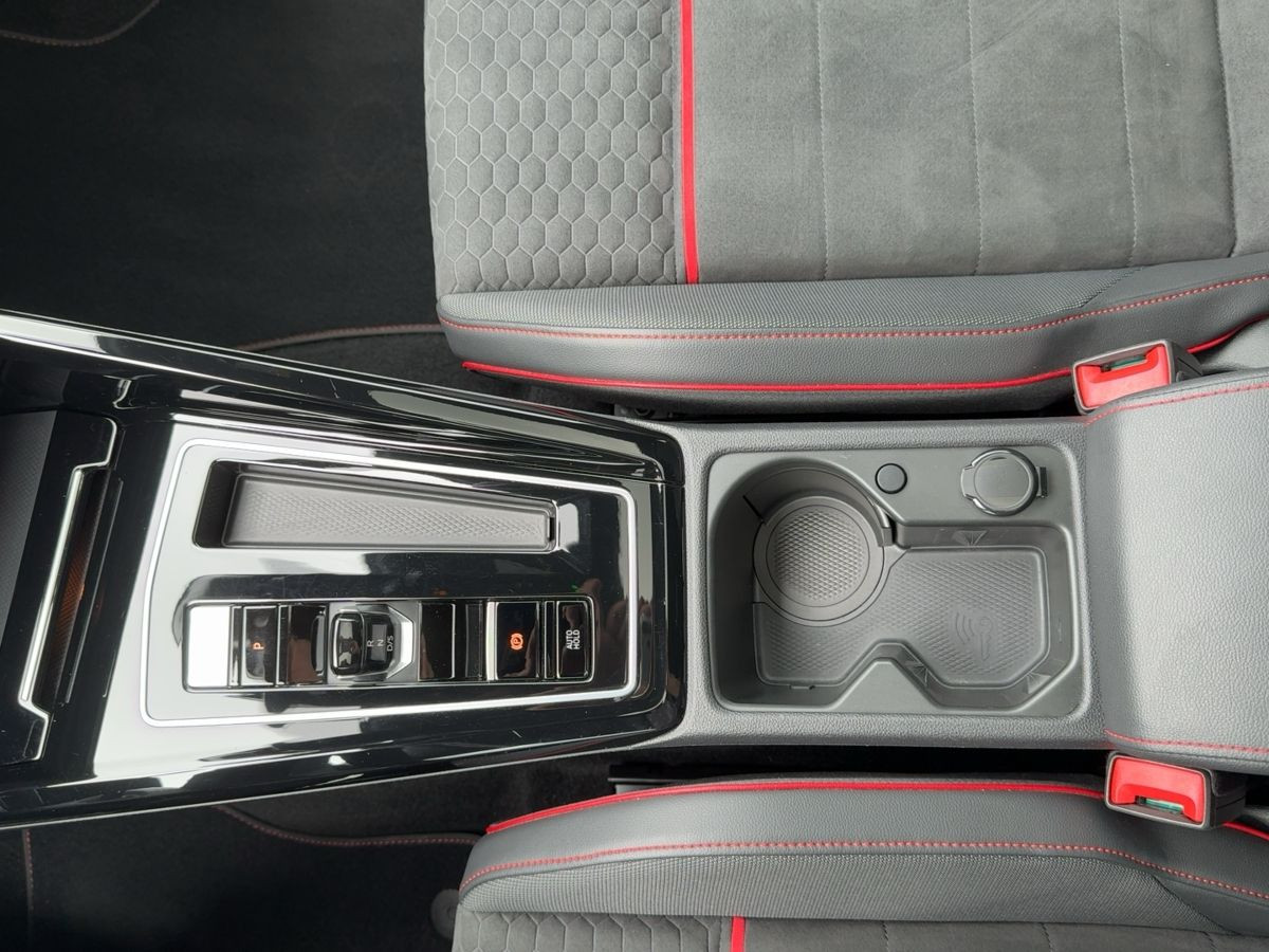 Golf VIII GTI Clubsport 2.0 TSI DSG ACC Navi LED-Matrix Pano Kamera Bluet. Sitzh.