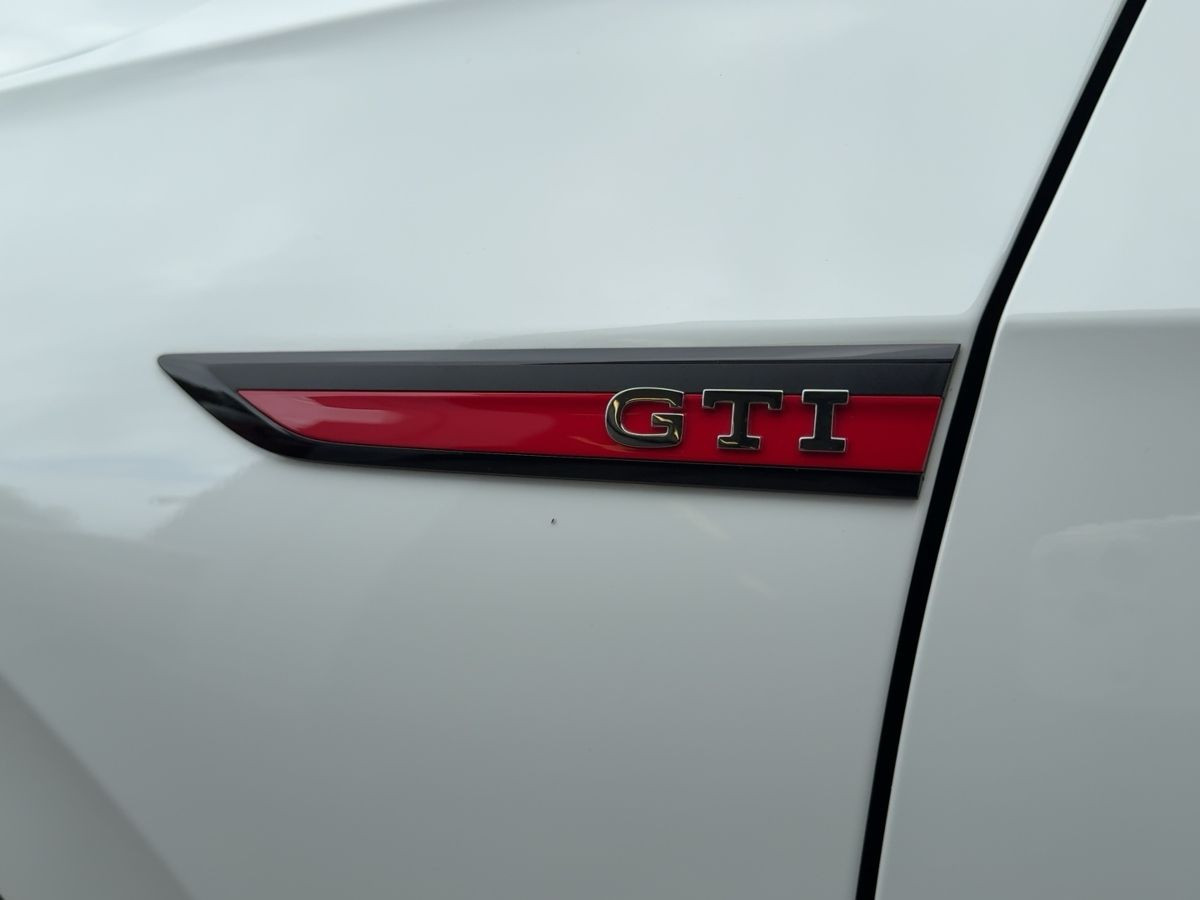 Golf VIII GTI Clubsport 2.0 TSI DSG ACC Navi LED-Matrix Pano Kamera Bluet. Sitzh.