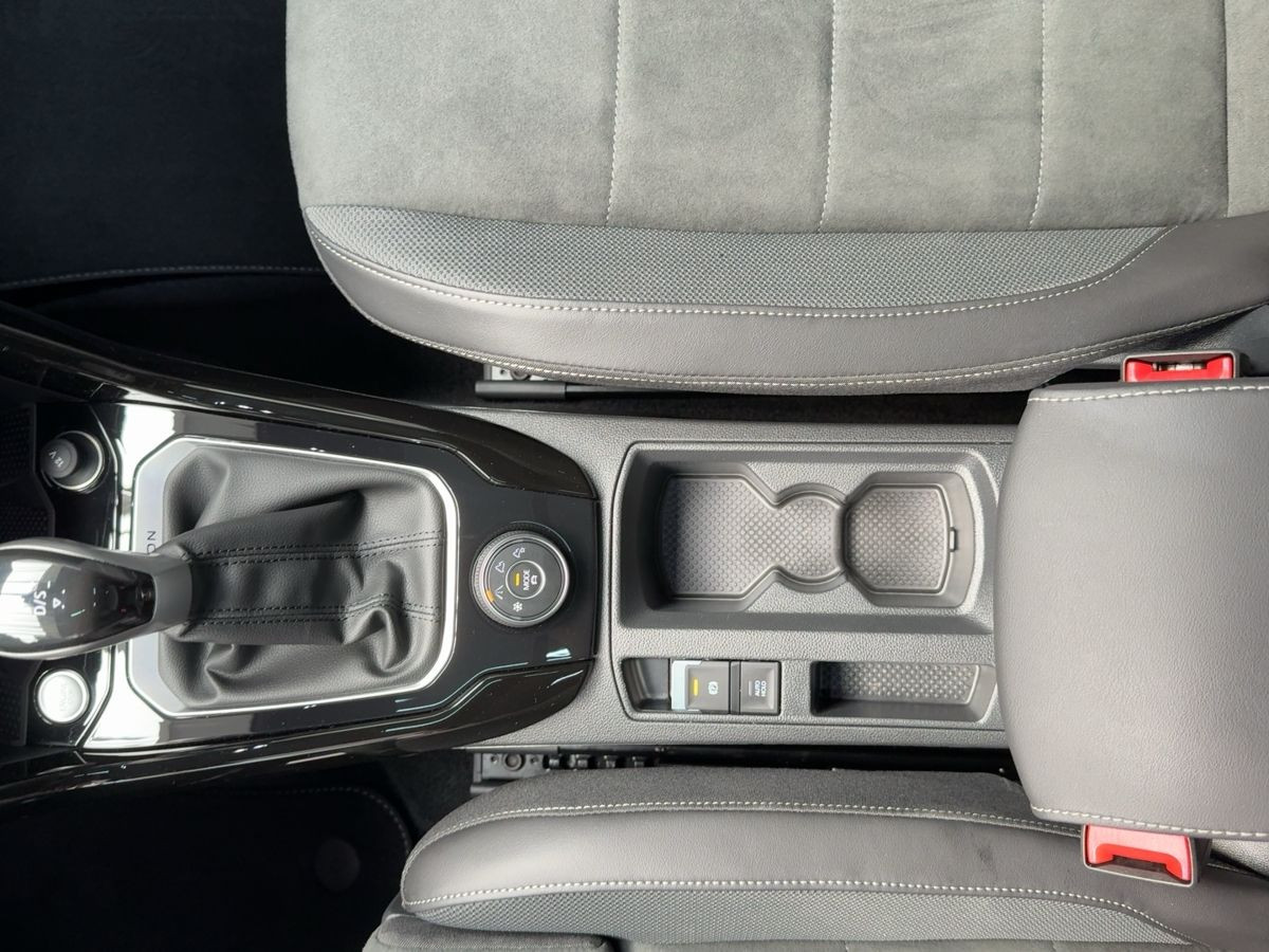 T-Roc 2.0 TSI DSG 4M R-Line ACC Navi LED-Matrix Pano Kamera