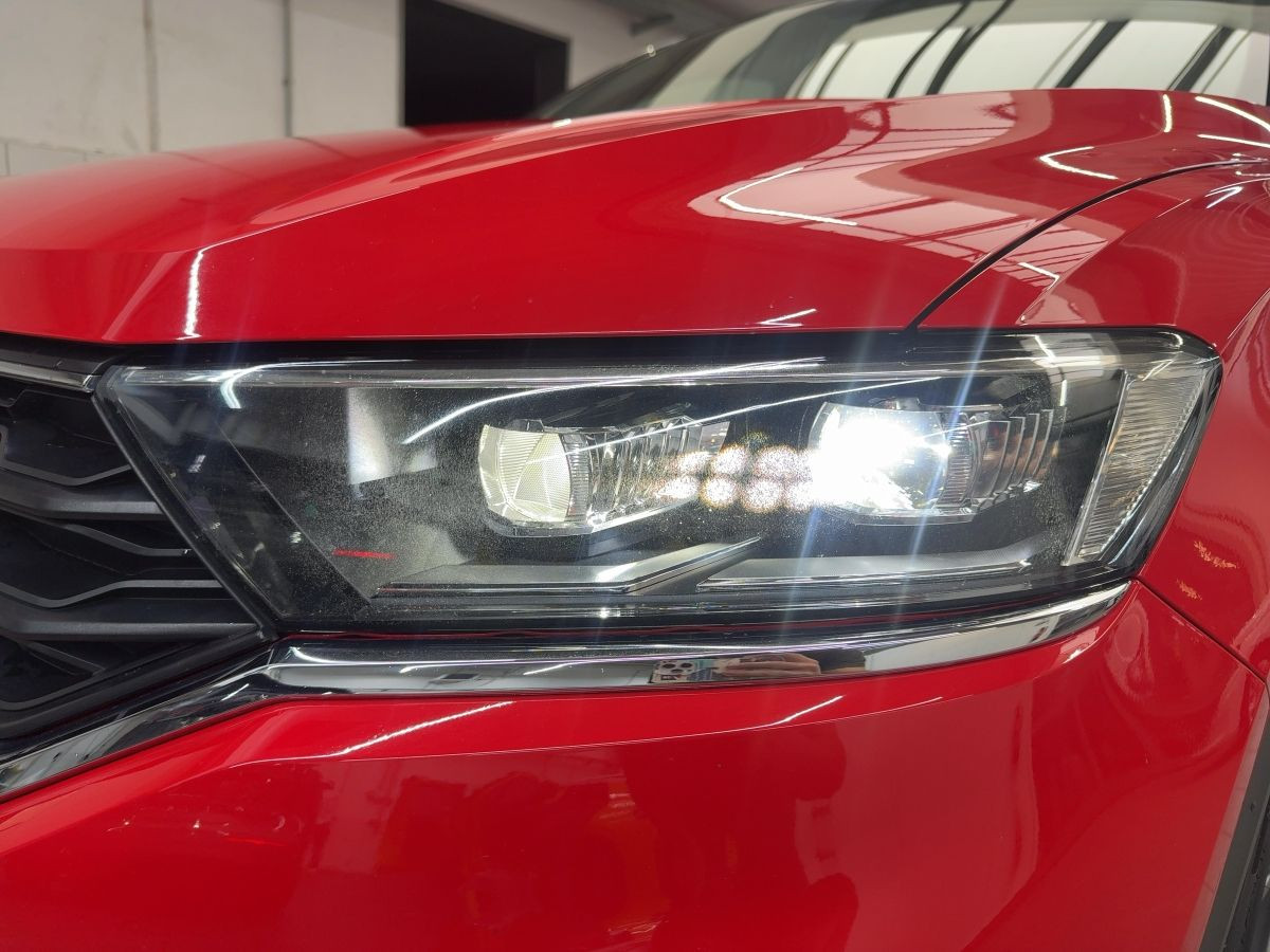 T-Roc R 2.0 TSI DSG 4M ACC DCC LED Navi Pano. Akrapovic Kamera
