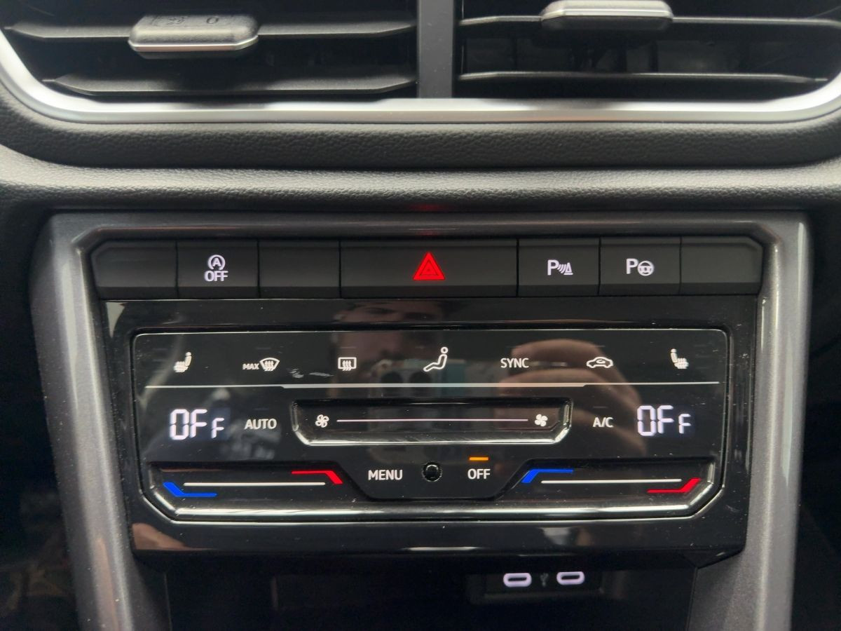 T-Roc 1.5 TSI DSG ACC LED-Plus Navi Sitzh. Einparkh. Climatronic Lane-Ass. DAB+