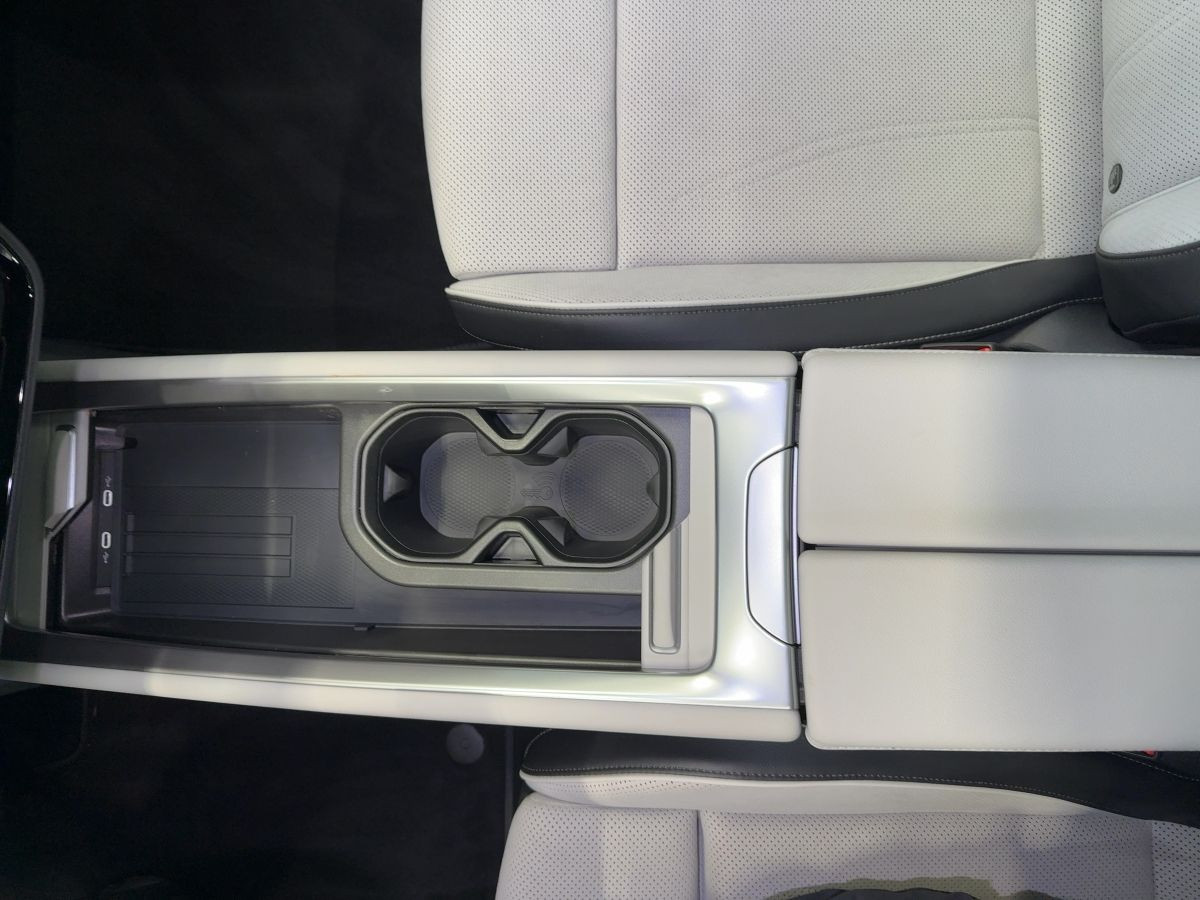 ID.7 Tourer Pro S 91 kWh ab 2,49 % Wärmep. ACC DCC AHK Navi LED-Matrix