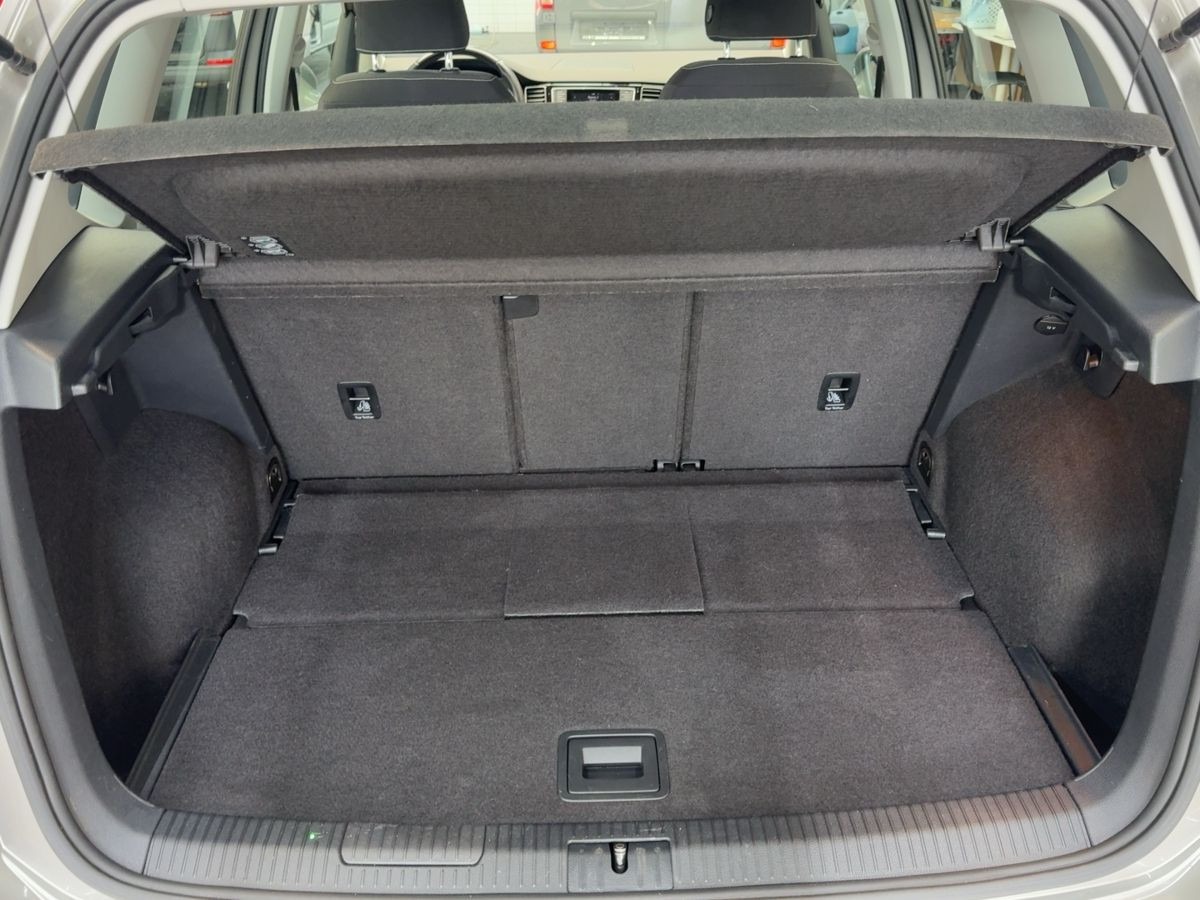 Golf Sportsvan 2.0 TDI DSG Highline AHK BI-Xenon Navi Parkp. Climatronic