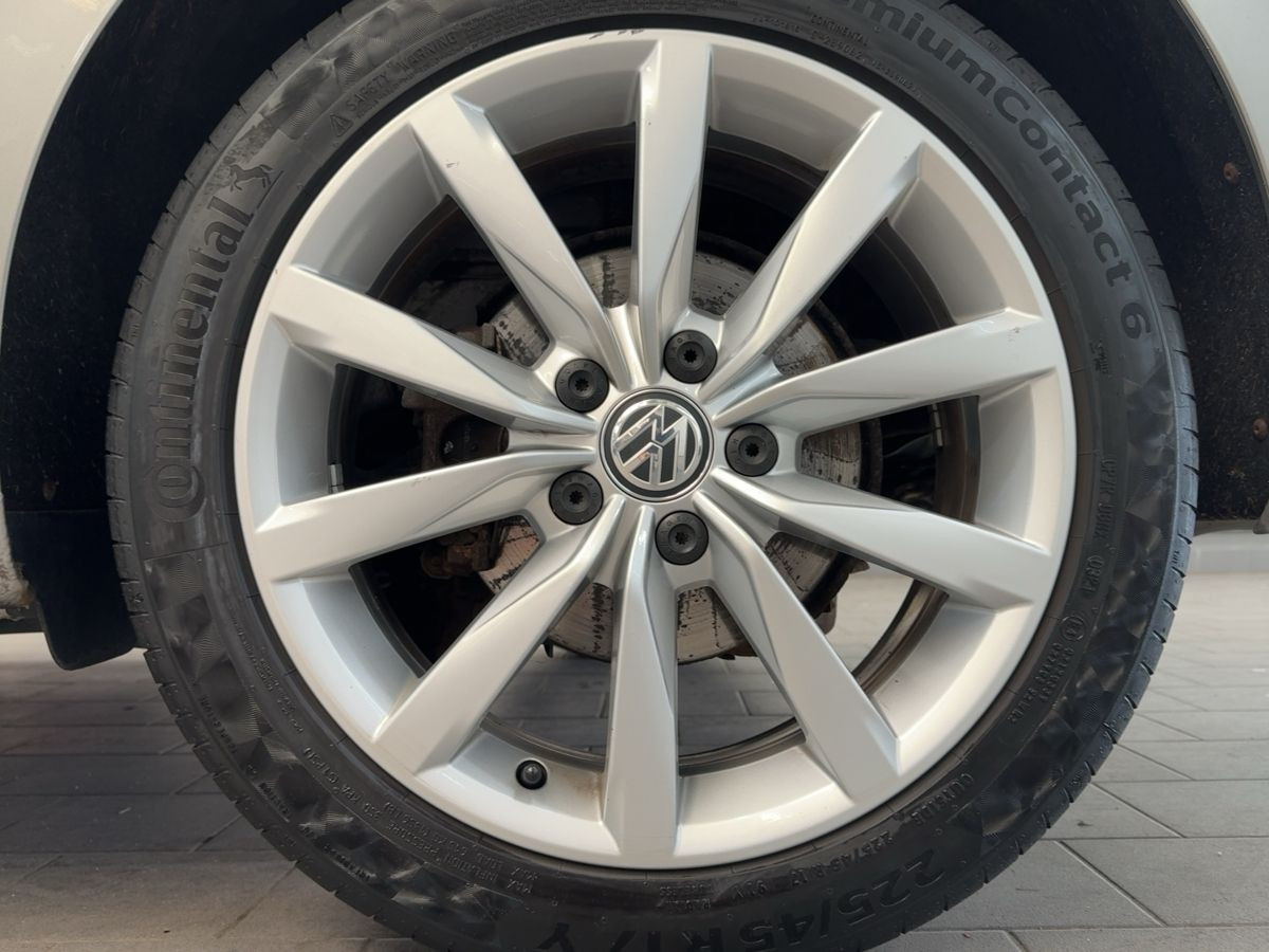 Golf Sportsvan 2.0 TDI DSG Highline AHK BI-Xenon Navi Parkp. Climatronic