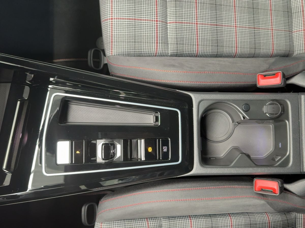 Golf VIII GTI 2.0 TSI DSG ACC Navi Kamera LED-Plus Lane Ass. Bluet. Sitzh.