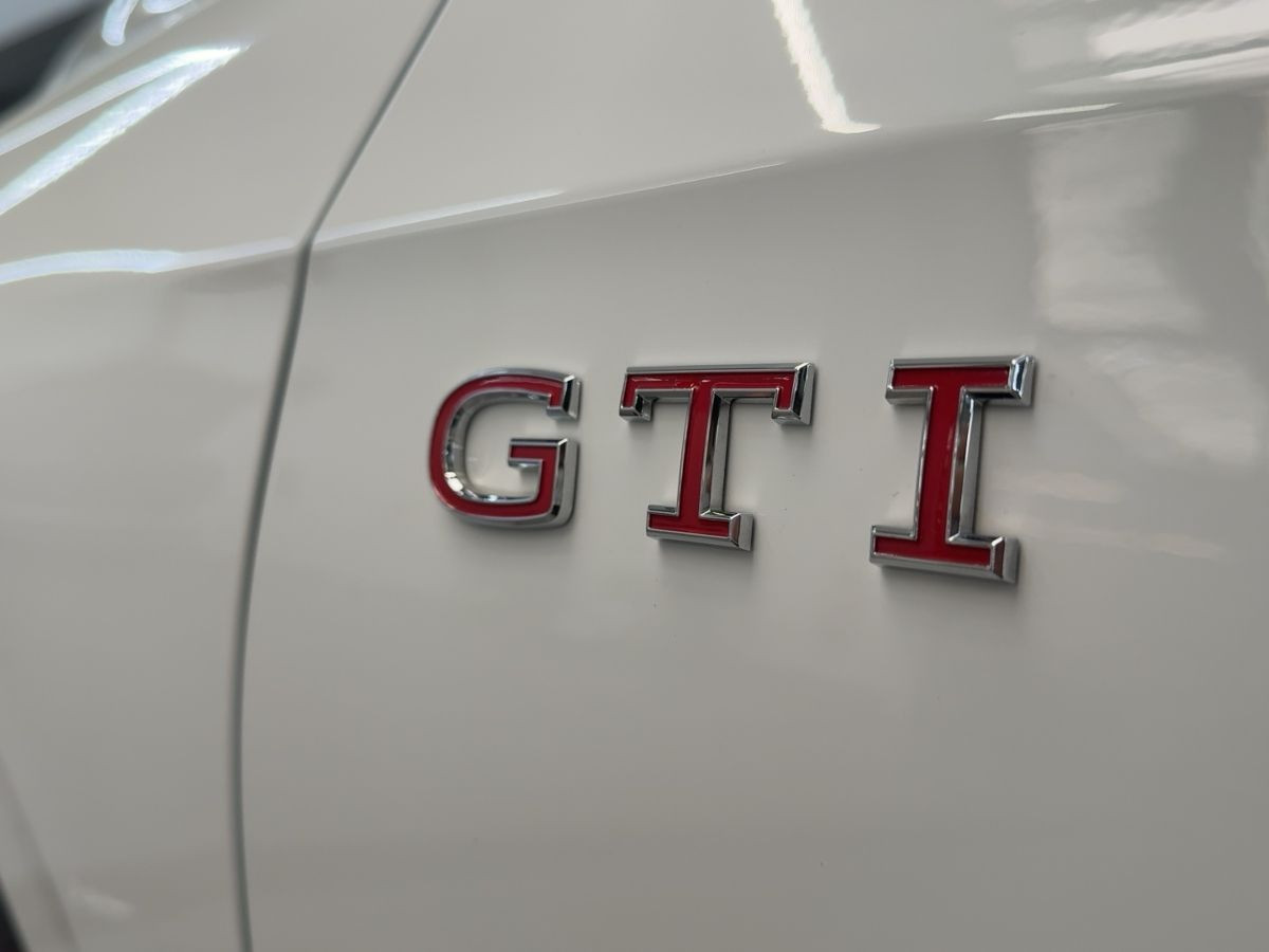 Golf VIII GTI 2.0 TSI DSG ACC Navi Kamera LED-Plus Lane Ass. Bluet. Sitzh.