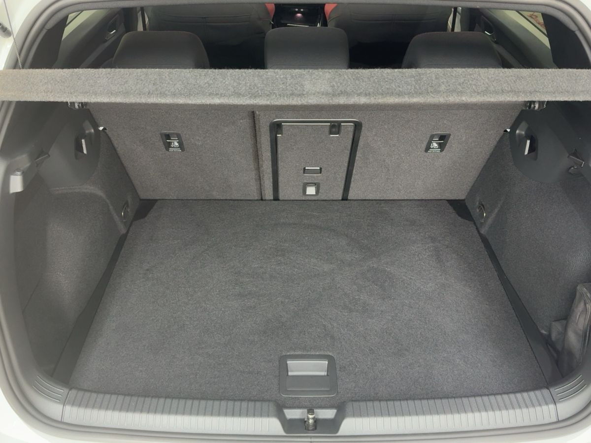 Golf VIII GTI 2.0 TSI DSG ACC Navi Kamera LED-Plus Lane Ass. Bluet. Sitzh.