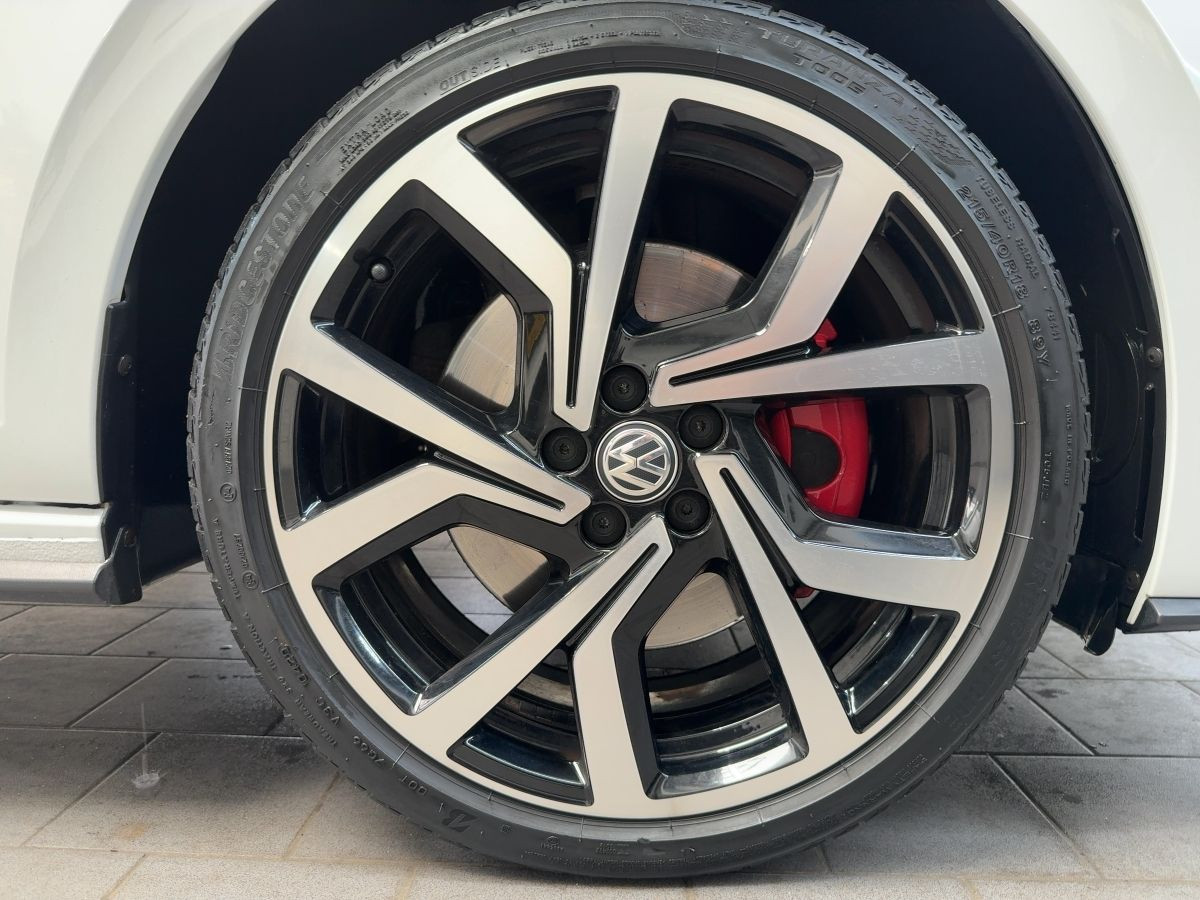 Polo GTI 2.0 TSI DSG LED ACC Kamera Einparkh. Bluet. Sitzh.