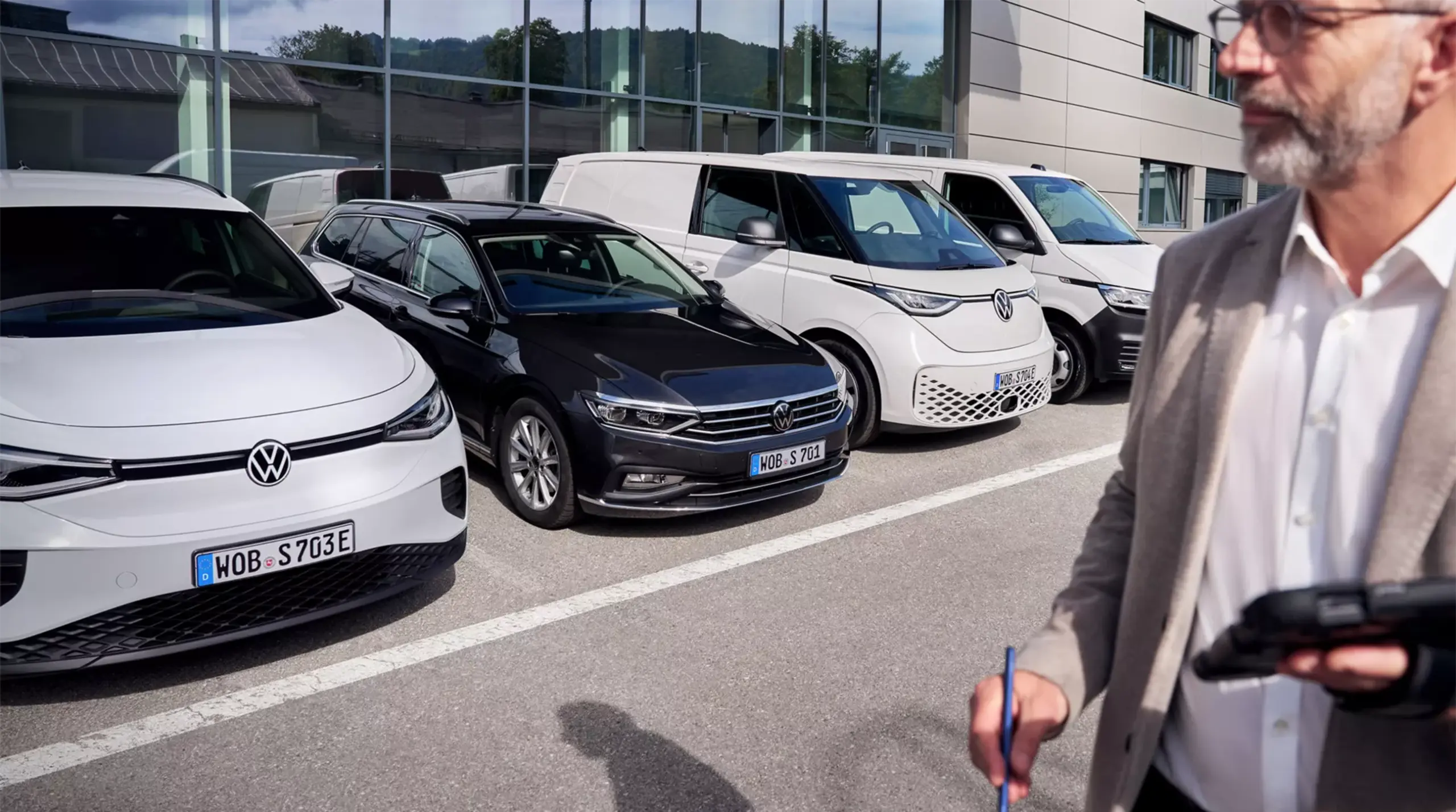 vw-professional-class-website-header
